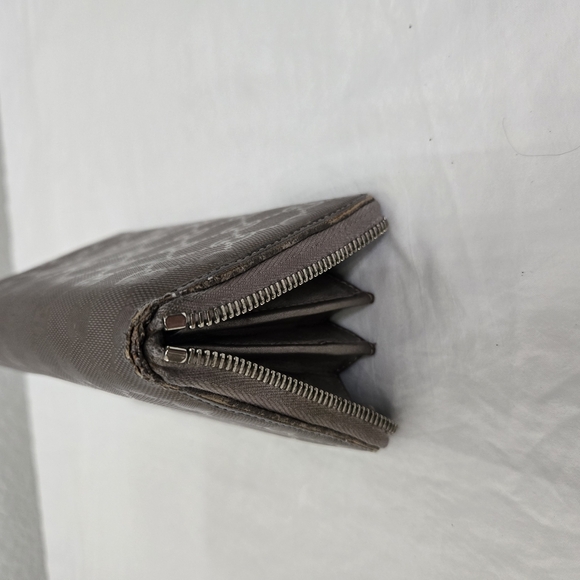 Gucci Brown Monogram Wallet with Silver Charm - Picture 8 of 13